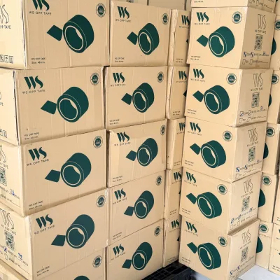 กล่องเทป WS OPP TAPE วางซ้อนกันเป็นแถวสูงเต็มพื้นที่คลัง — SWAN TAPE โรงงานผลิตเทปกาว